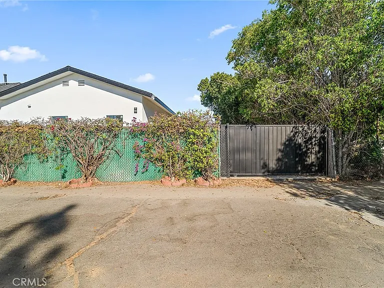 10730 Strathern St — Photo 57