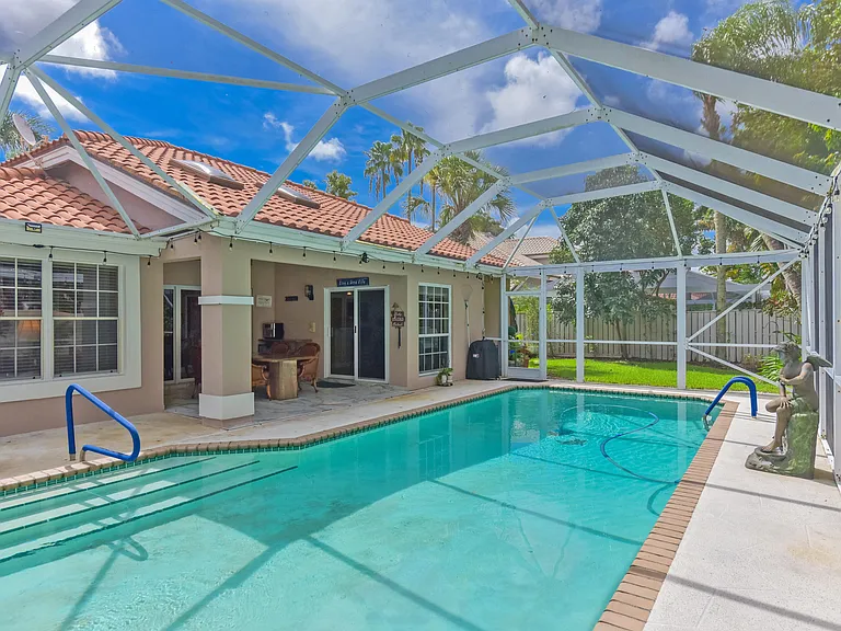 348 Eagleton Golf Dr — Photo 4