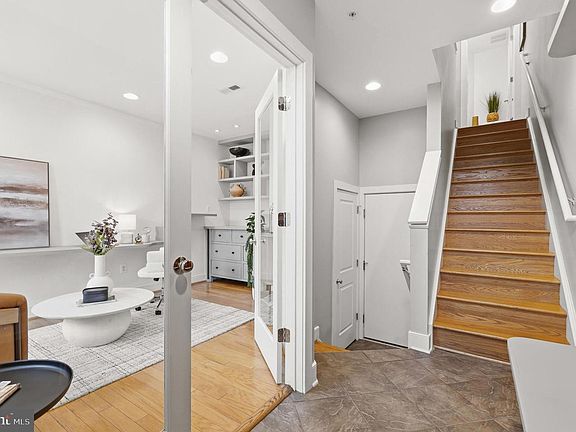 4th image of 335 L St SE