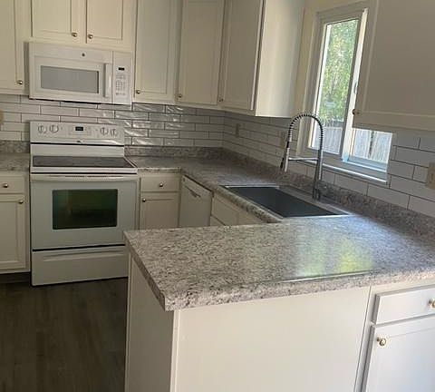3rd image of 3129 Brightington Dr
