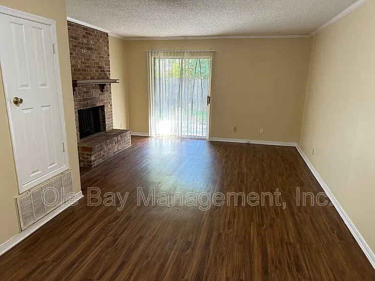 929 Navco Rd — Photo 1