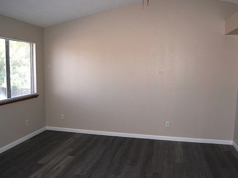 4620 Gorbett Ln — Photo 10