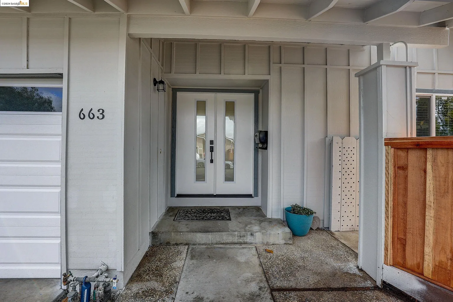 663 Starling Ave photo 1