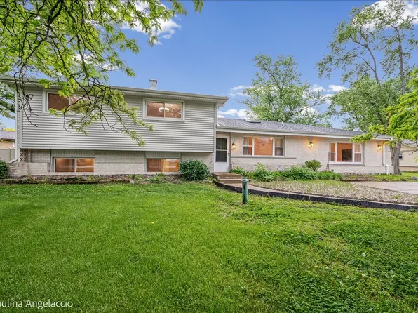 1011 W Wildwood Dr, Prospect Heights, IL 60070