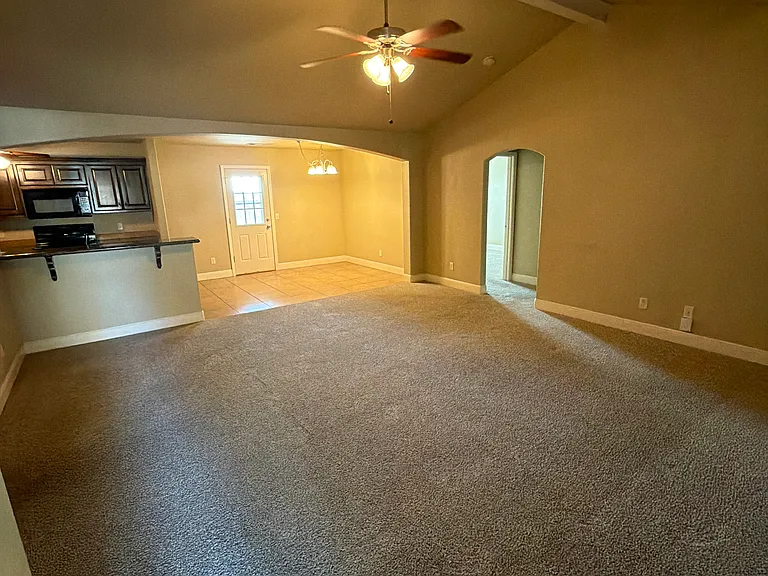 4523 Willow St — Photo 3