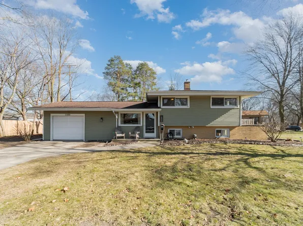 1800 Ivy Ln, Midland, MI 48642
