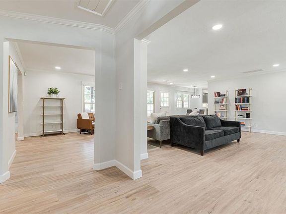 5th image of 2924 Huntleigh Dr