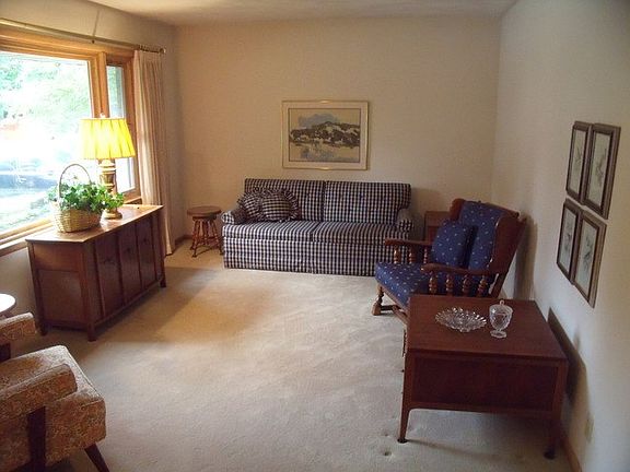 5th image of 820 Birchwood Dr