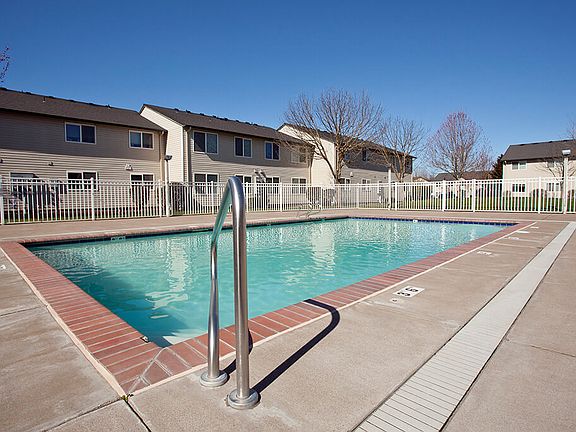 The Crossings Apartments Resident Pool