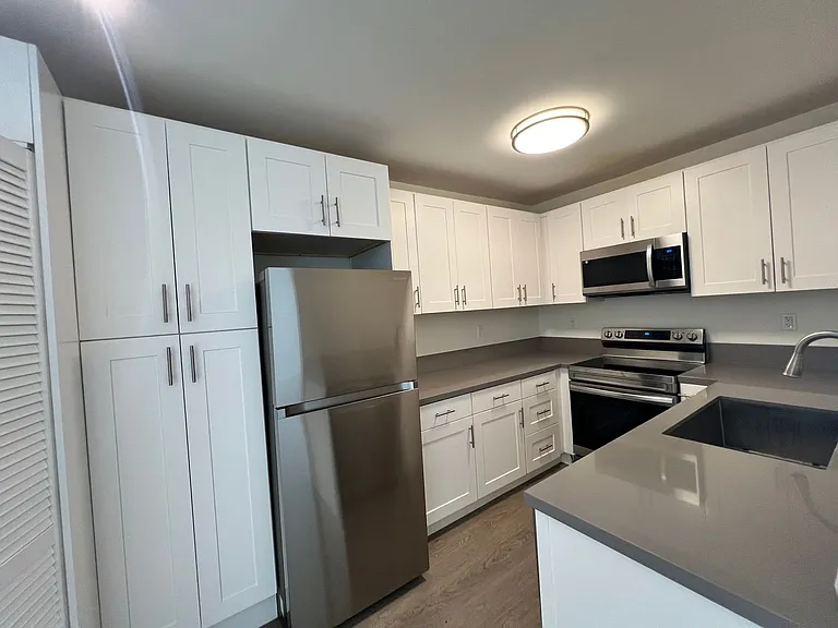 634 E Harvard Rd — Photo 11