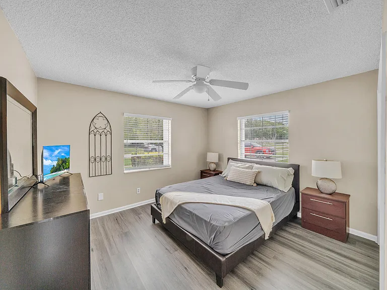 1350 Riverside Cir #2 — Photo 29