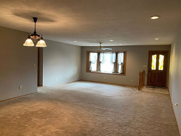 Frt Living Rm, Entry, Dining