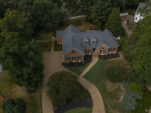 2nd image of 8031 Lammermoor Ct