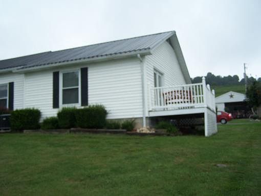 3rd image of 105 Couch Ln