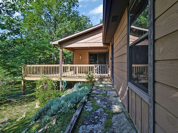 5th image of 146 Fairhaven Dr