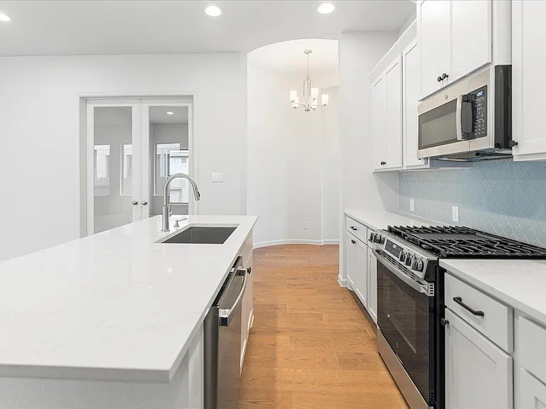 154 Blackborrow Dr — Photo 5