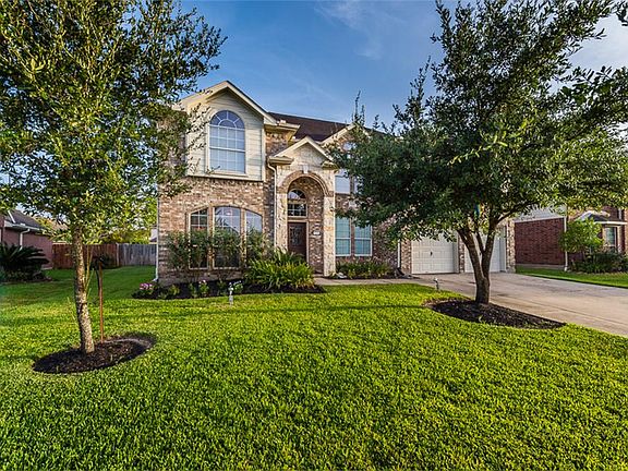 Fantastic 5-bedroom home with new 6 ton AC unit, extra-wide driveway and many more extras and updates!