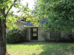 606 Tenaha St, Center, TX 75935