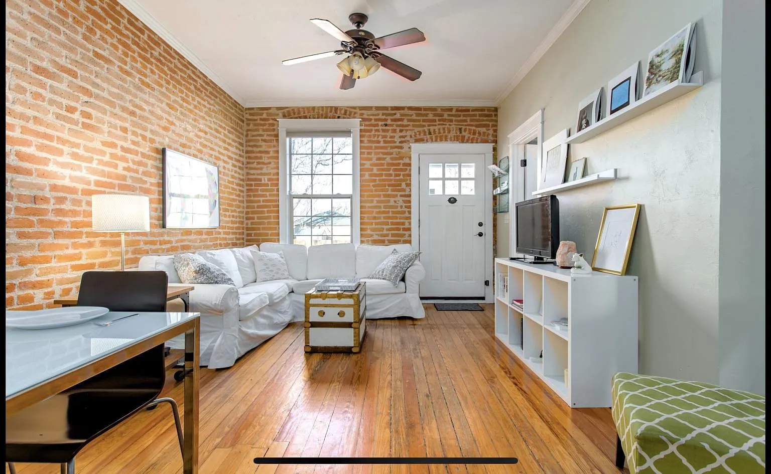 2 bed, 824 sqft, $2,600 — Photo 1