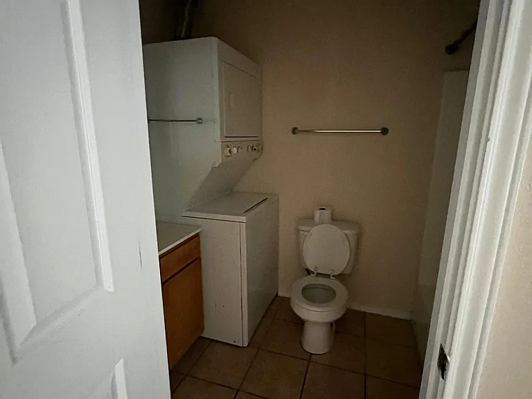 1787 Calle Ginebra #6 — Photo 3
