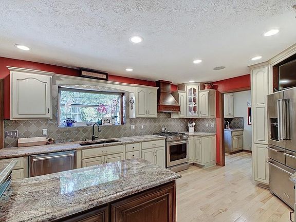 4th image of 6853 Glacier Dr