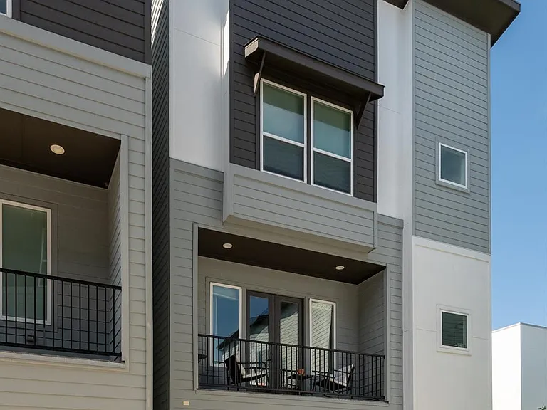 3030 Live Oak St — Photo 1