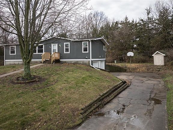 2nd image of 196 SE 51st Rd