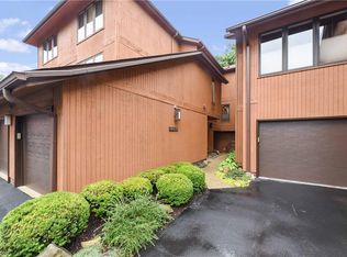 25040 Mill River Rd #40, Olmsted Falls, OH 44138