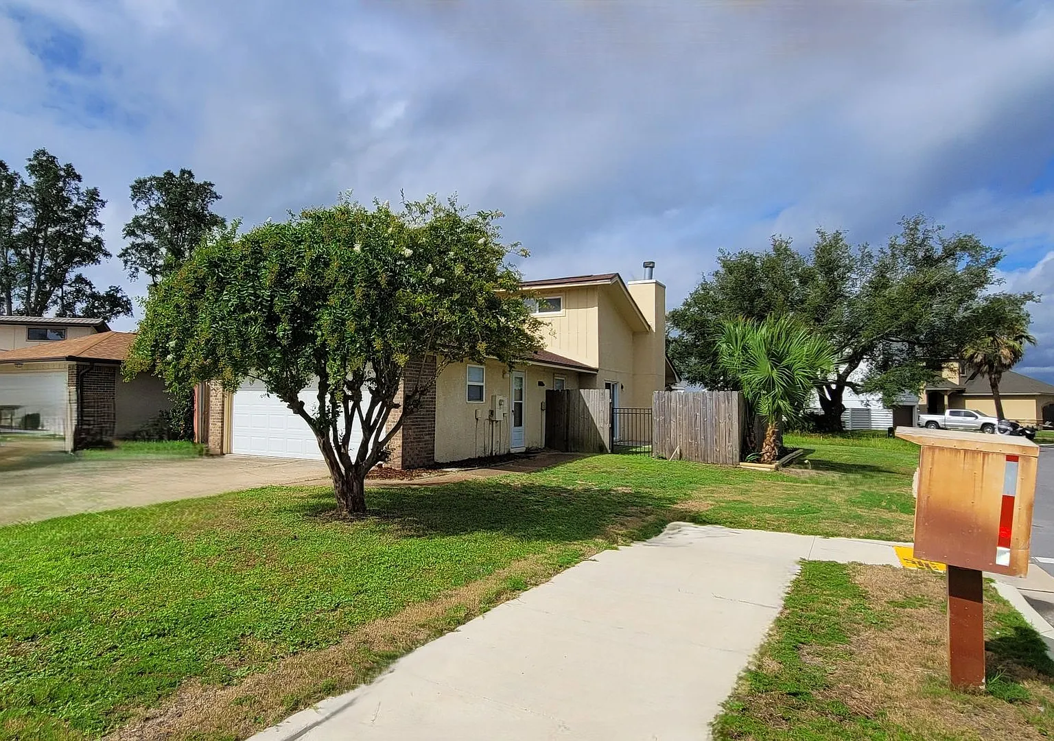 Venetian Villa 2 Bedroom 2 Bath 2 Car Garage w/Waterview! — Photo 1