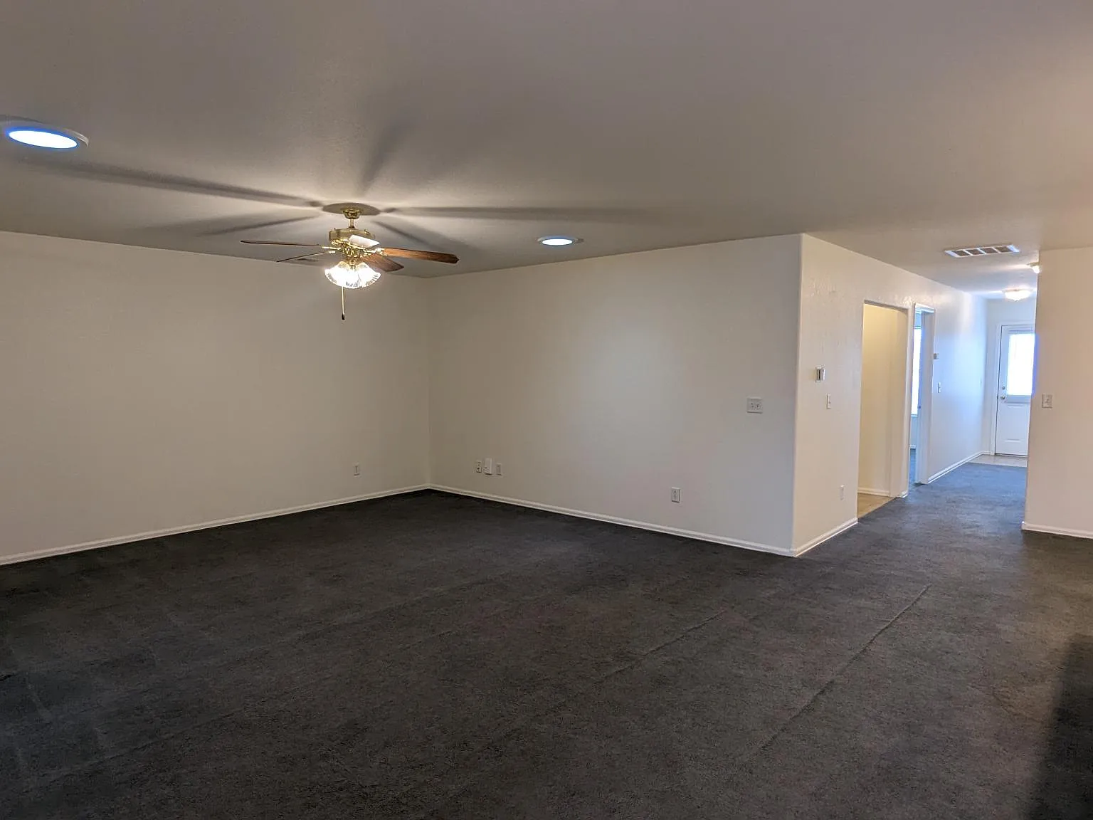 3 bed, 1455 sqft, $1,800 — Photo 3