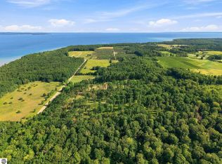18502 Peninsula Dr, Traverse City, MI 49686