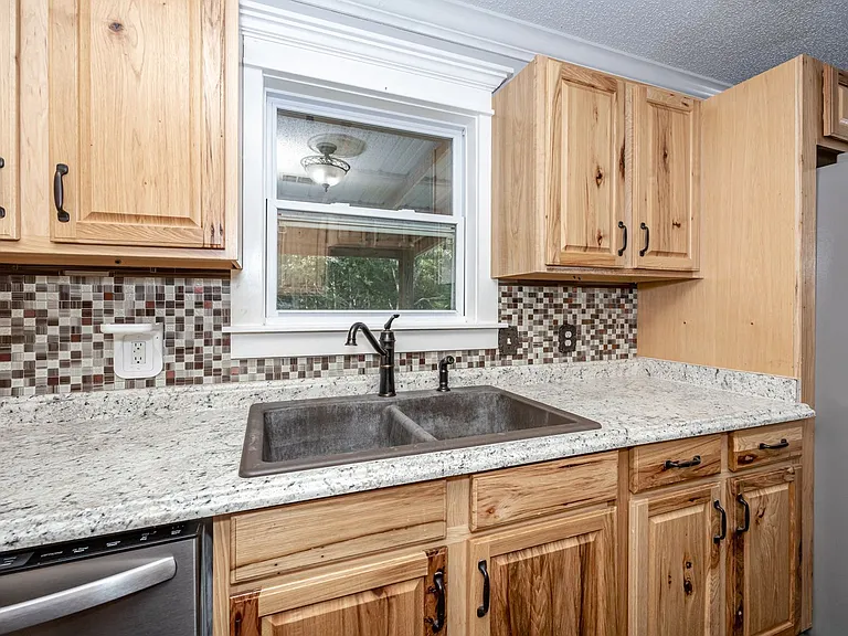 20608 Scarborough Rd — Photo 20