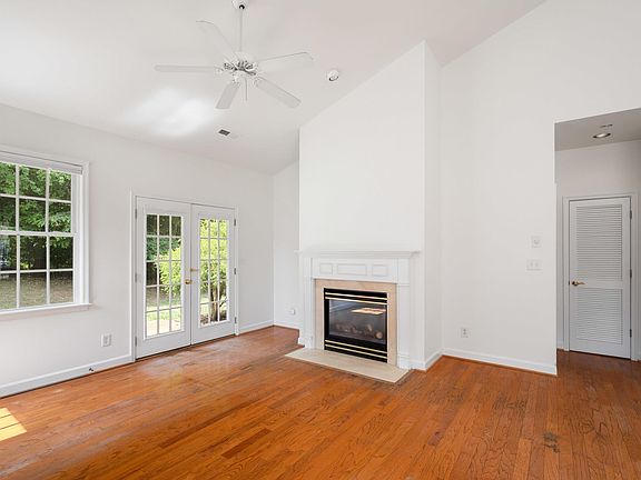 4th image of 2320 Ravenswood Ct