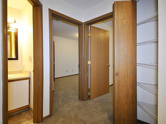 4th image of 6152 Applegrove Ln