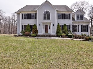 20 Pinewood Dr, New Fairfield, CT 06812
