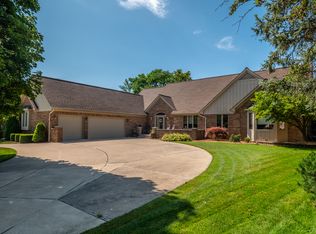 19231 Augusta Dr, Livonia, MI