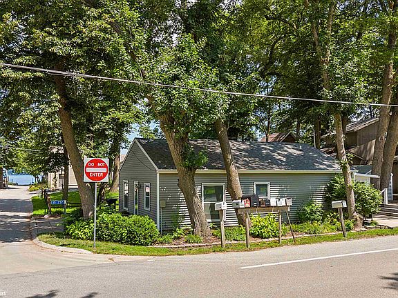 2nd image of 15257 Pascal St