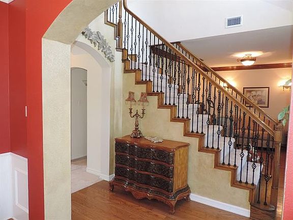 2nd image of 805 Dove Creek Trl