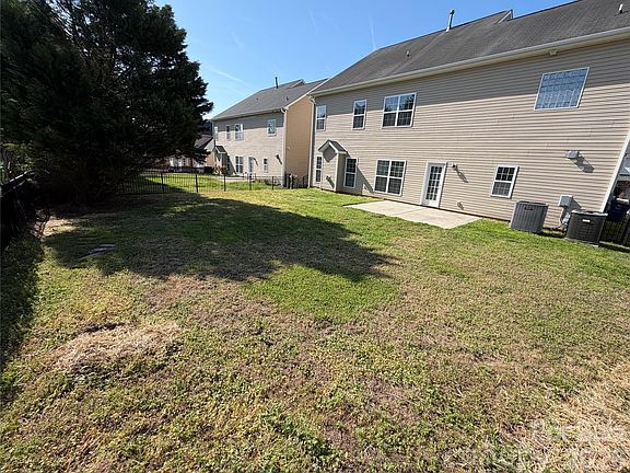 3rd image of 3215 Shadowy Retreat Dr