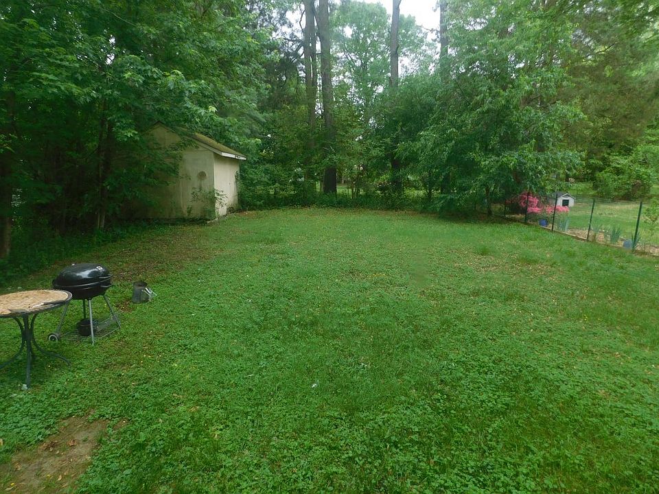 2nd image of 108 Oak St