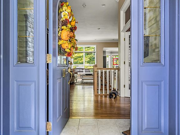 4th image of 1395 Summerwood Dr