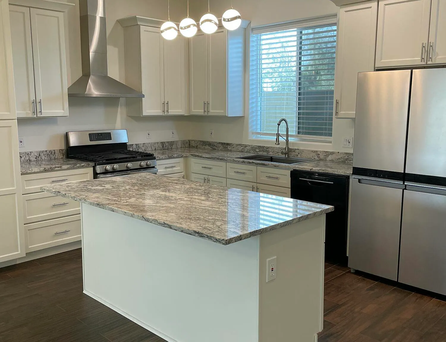 3 bed, 2.5 bath, 1468 sqft, $1,990 — Photo 3