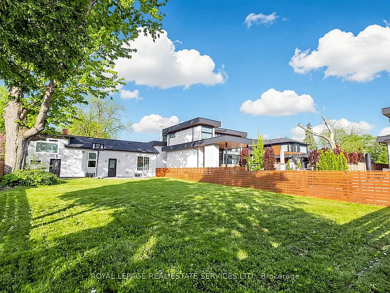 285 Bronte Rd — Photo 38