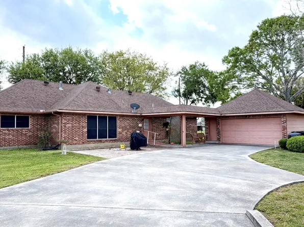 506 Houston St, Wallis, TX 77485