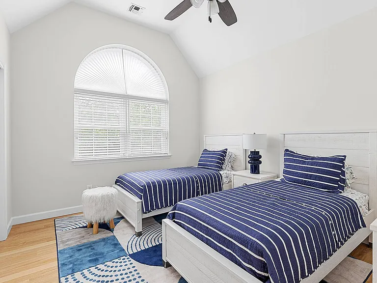 26 Squires Ave — Photo 16