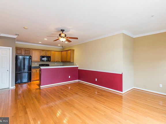 3rd image of 318 Jefferson Ave #22