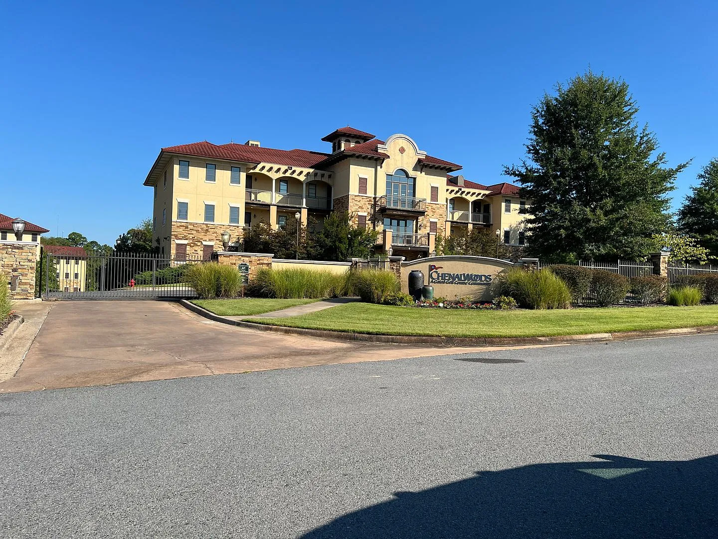 Stunning 2 Bedroom 2 Bathroom Gated Condo located at 422 Chenal Woods in Little Rock, Arkansas — Photo 2