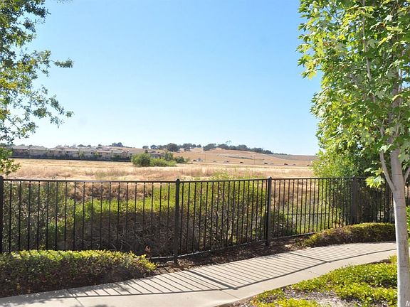4th image of 1103 Esplanade Cir