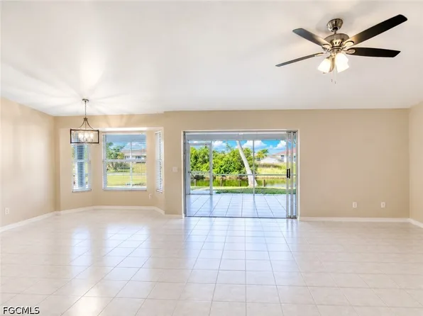 306 SE 8th Pl, Cape Coral, FL 33990