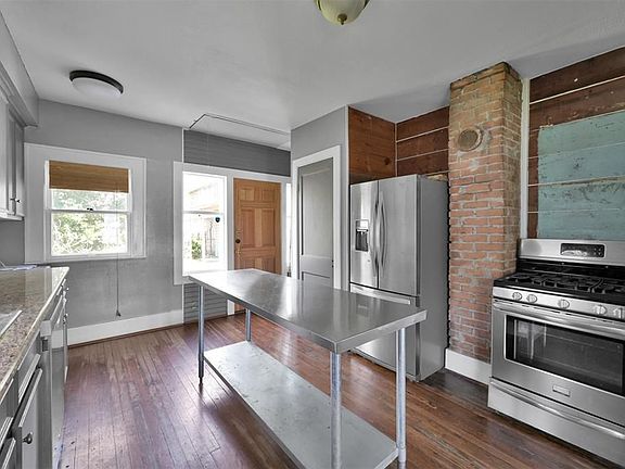 2nd image of 821 W Melwood St